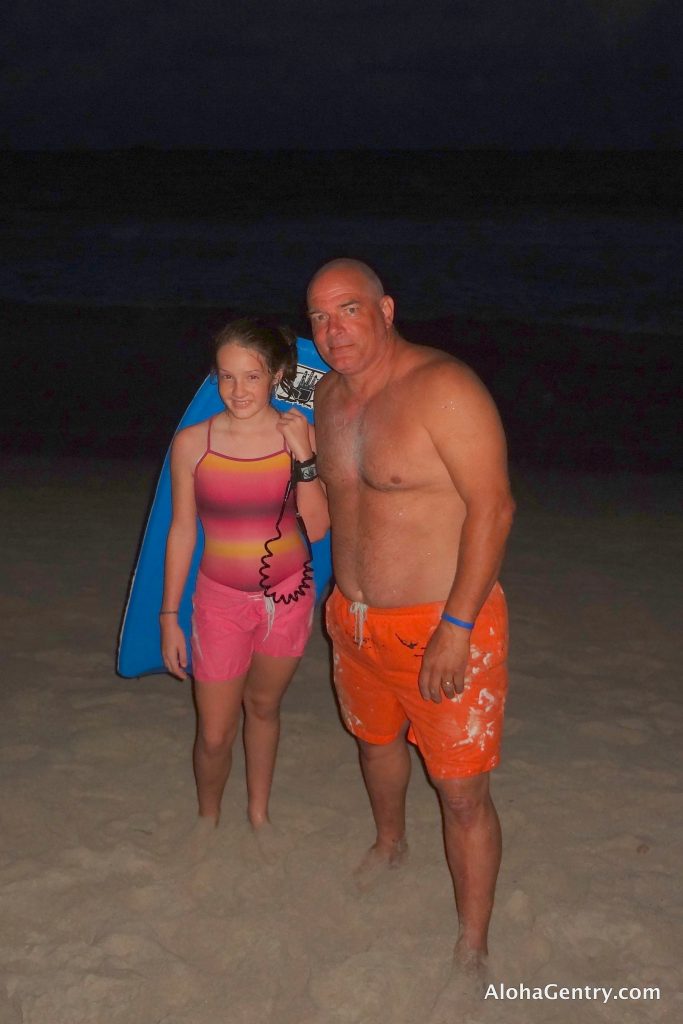 20141123 Lucy and Papa at Kailua beach